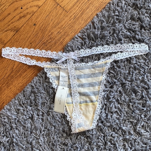 Gilly Hicks NWT Skinny Thong Bundle Size Small - Picture 2 of 9